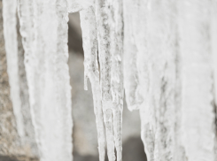 Жителей Воронежской области предупредили об уголовной ответственности при травмировании людей наледью с крыш