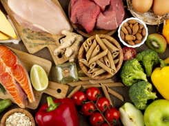 Роспотребнадзор предупредил россиян о признаках некачественных продуктов