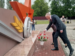 Глава Таловского района возложил цветы к мемориалам ВОВ