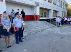 В Панинском районе школьники почтили память погибших сотрудников УФСИН