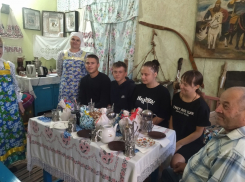 В панинском селе прошло мероприятие «Чай на травах»