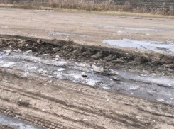 Жителям Бобровского района назвали сроки ремонта разбитой дороги