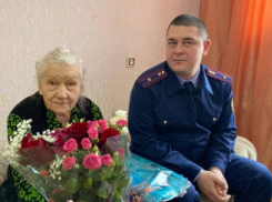 Руководитель Аннинского межрайонного следственного отдела навестил жительницу блокадного Ленинграда