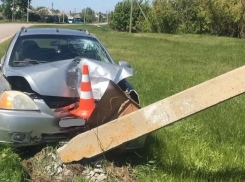 В Бобровском районе пьяный водитель врезался в столб