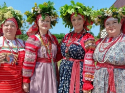 В панинском селе Сергеевка встретили Троицу