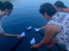 Белые кораблики: в Воронежской области отметили День памяти детей-жертв войны 