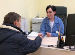 Таловскому участнику СВО социальный координатор помогла получить ветеранское удостоверение