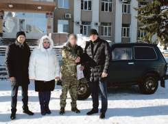Администрация Панинского района передала в зону СВО автомобиль