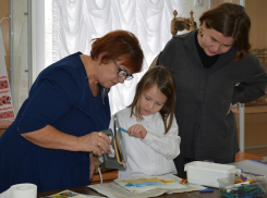 Жителей Аннинского района приглашают на выставку картин, нарисованных утюгом