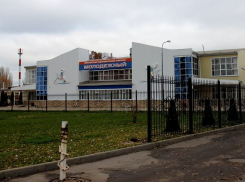 В Таловской спортшколе установили забор в целях безопасности