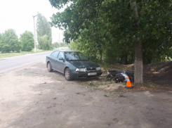 Водитель скутера погиб в День семьи, любви и верности в Анне