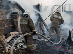 Апрельские пожары бушуют в Аннинском и Бобровском районах