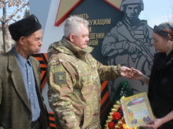 В Панино медаль участника СВО передали его жене