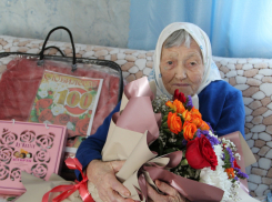 100-летнюю жительницу Таловского района поздравили с юбилеем 