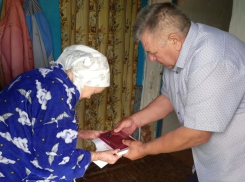 Матери панинского бойца СВО передали орден Мужества