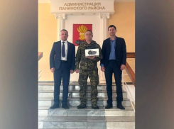 Жители Панинского района передали участнику СВО квадрокоптер