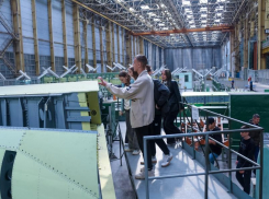 Петровские школьники побывали на авиационном заводе