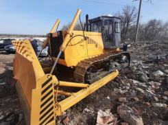 В Таловском районе коммунальщикам передали новый бульдозер