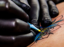 Тату-мастер из Боброва ответит в суде за мошенничество с соцвыплатами