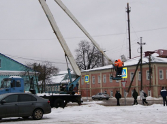 В центре Боброва обновили 6 пешеходных переходов