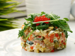 Жителям Воронежской области напомнили об условиях хранения новогодних салатов