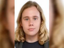 В Панинском районе пропал 19-летний длинноволосый парень