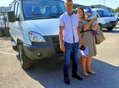 Многодетной семье из Таловского района подарили новый автомобиль