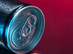 Жителям Воронежской области напомнили о штрафах за продажу энергетиков