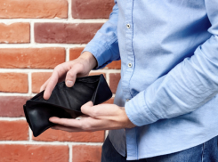 В Таловском районе мужчина заплатил за ремонт дома, в который въехал на машине