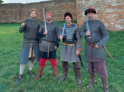 Бобровские реконструкторы приняли участие в фестивале «Сабуровская крепость»