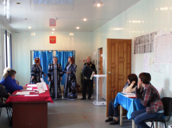 Панинские артисты провели концерты на избирательных участках