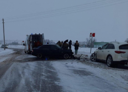 Двухлетнюю девочку госпитализировали после жесткой аварии в Эртильском районе