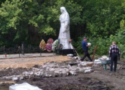 В Панинском селе заменят скульптуру на воинском захоронении