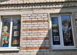 Жители Панинского района приняли участие в акции «Окна Победы»