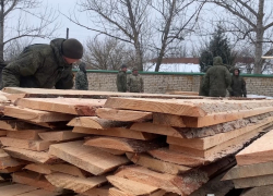 Волонтёры из Таловского села отправили на передовую машины с брусом и досками