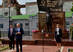 В Анне прошло открытие памятника «Знамя Победы»