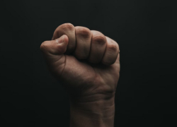 В Бобровском районе местный житель ударил полицейского