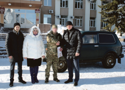 Администрация Панинского района передала в зону СВО автомобиль