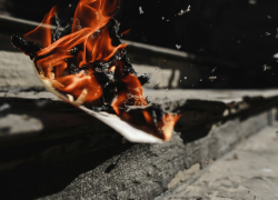 В Аннинском районе осудили воронежца, который поджёг дом с ребёнком внутри