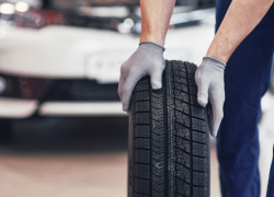 Жителям Воронежской области порекомендовали сменить резину на машине
