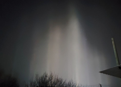 В небе над Воронежской областью заметили световые столбы