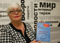 Жительница Боброва поучила знак «Почетный ветеран Воронежской области»