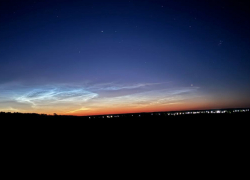 Жители в Воронежской области заметили в ночном небе серебристые облака
