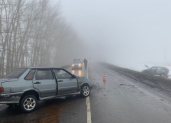 В Бобровском районе столкнулись два автомобиля