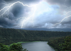 В Воронежской области ввели жёлтый уровень опасности из-за гроз и ветра