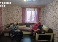 Анонимный спонсор подарил квартиру спускавшемуся ползком по лестнице инвалиду в Таловой