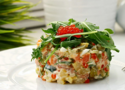 Жителям Воронежской области напомнили об условиях хранения новогодних салатов