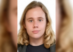 В Панинском районе пропал 19-летний длинноволосый парень