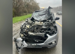 В Бобровском районе в ДТП с фурой пострадали три человека