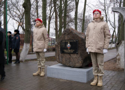 В Боброве открыли памятный знак ветеранам ОВД